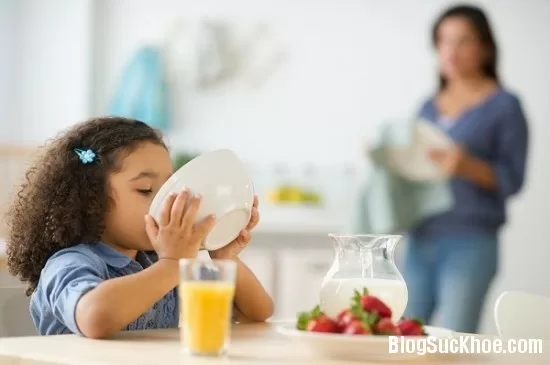 Cách ăn uống cho bé từ 1 - 3 tuổi