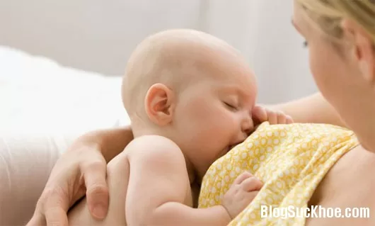 5 điều cần tránh khi nuôi con bằng sữa mẹ