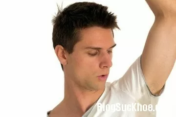 Vệ sinh đúng cách khi bị hôi nách