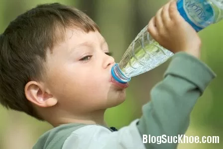 Cách bổ sung nước cho trẻ ở từng độ tuổi