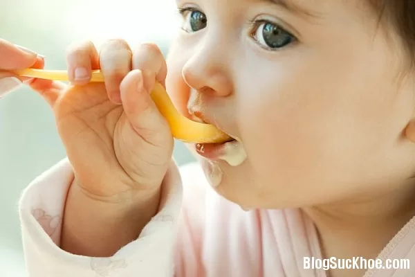 Một số lỗi phổ biến khi cho trẻ ăn dặm