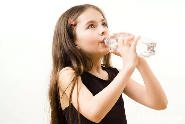 10 dấu hiệu cơ thể thiếu nước