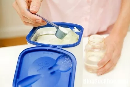Những "cấm kị" khi pha sữa cho con