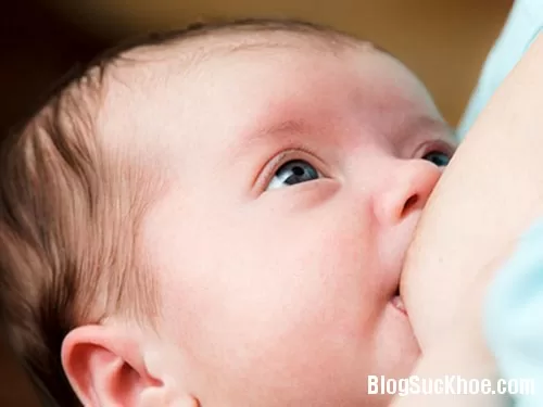 Một số điều cần biết khi nuôi con bằng sữa mẹ