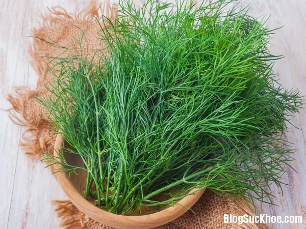 Chữa rối loạn kinh nguyệt bằng 2 loại rau quen thuộc