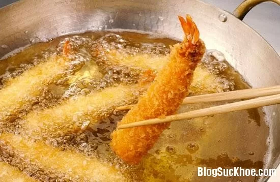 Nên sử dụng dầu hay mỡ khi nấu ăn?