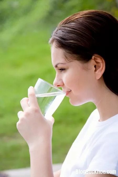 Một ngày uống bao nhiêu nước là đủ?