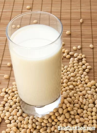 Ai không nên uống sữa đậu nành?