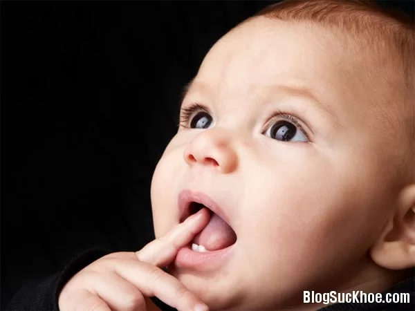 Mẹo giảm đau khi bé mọc răng