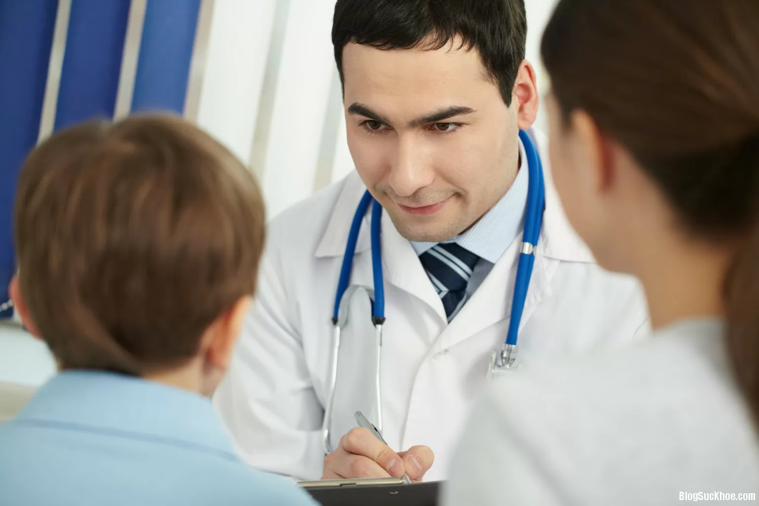 Hướng dẫn cách nhận biết dấu hiệu thị lực của bé có vấn đề