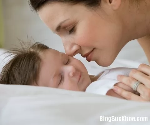 Tránh những sai lầm khi chăm sóc bé vào mùa hè