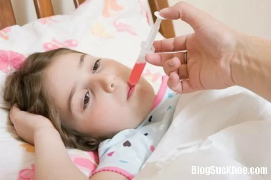 Cách chọn và cho trẻ sử dụng đúng cách thuốc hạ sốt