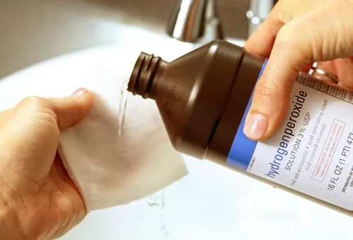 Hậu quả không ngờ khi lạm dụng nước oxy già