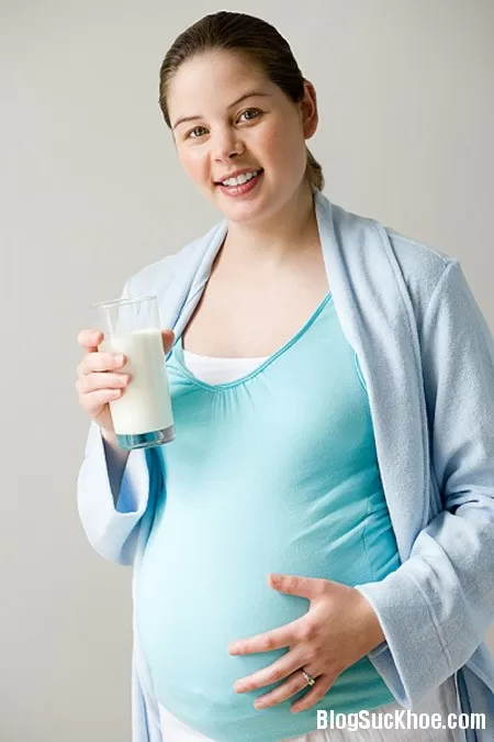 Uống sữa đúng cách khi bầu bí