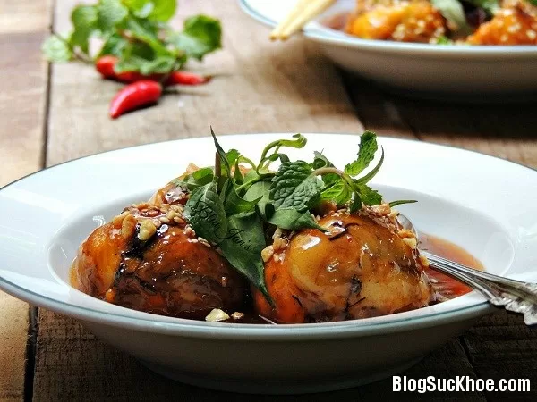 Những lưu ý khi ăn trứng vịt lộn