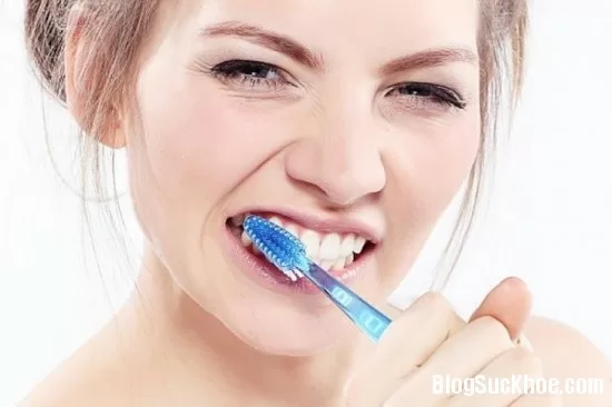6 thói quen có hại khiến răng rụng sớm