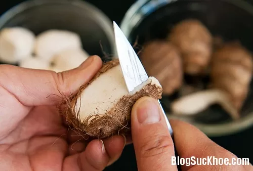 Mẹo trị ngứa tay khi gọt rau củ cho các mẹ