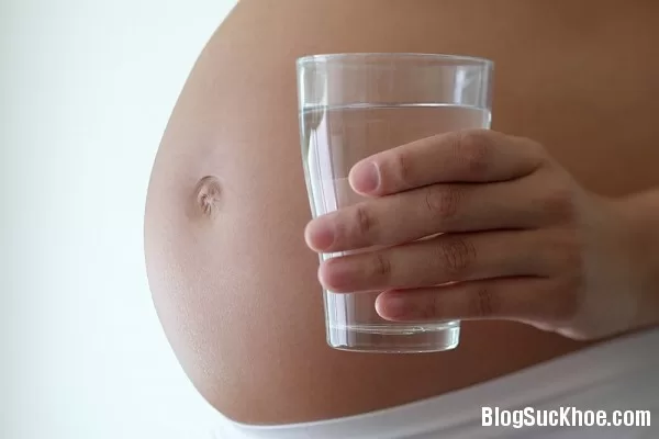 Lợi ích của nước đối với cơ thể mẹ bầu