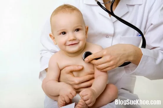 Dấu hiệu nhận biết trẻ bị viêm phổi