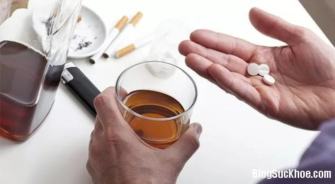 Tác hại khi dùng thuốc với rượu