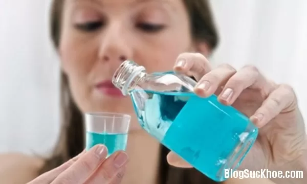 Điều phải biết khi dùng nước súc miệng để không mang bệnh