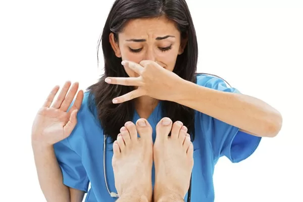 Khử mùi hôi chân nhanh chóng bằng mẹo đơn giản