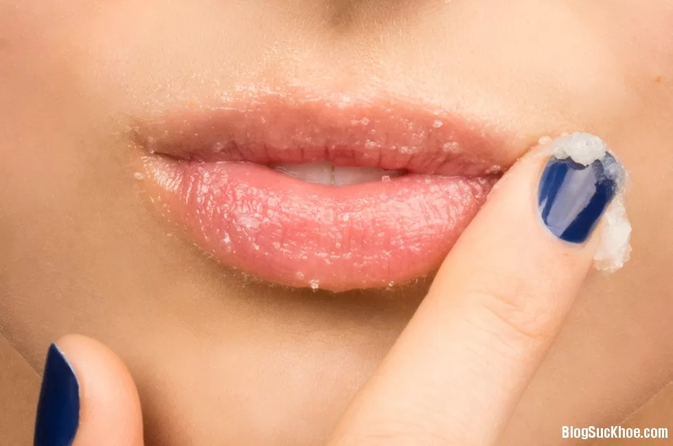 Cách tẩy da chết cho môi mùa hanh khô