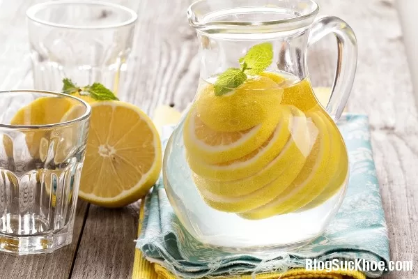 Lý do bạn nên đều đặn uống nước chanh ấm mỗi ngày