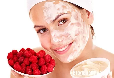 Da đẹp mịn màng với dâu tây