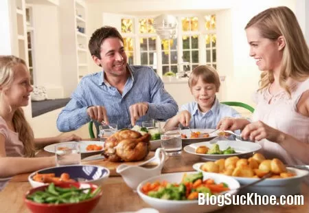 Những điều cần lưu ý khi ăn uống ngày Tết để không nhập viện