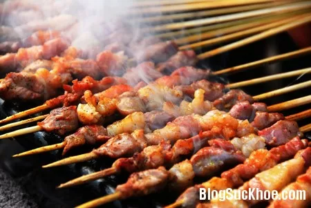 Thực phẩm ngày Tết khiến da bạn xấu đi
