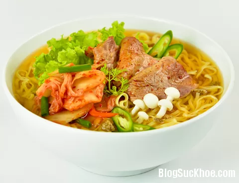 Điều gì xảy ra với cơ thể khi bạn ăn nhiều mì gói?
