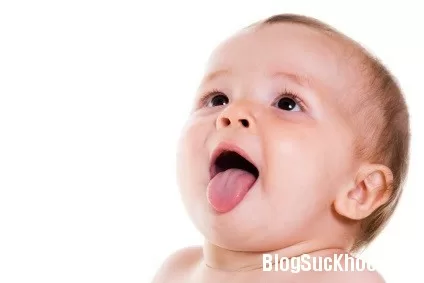 Vì sao không nên cho trẻ dưới 1 tuổi dùng mật ong?