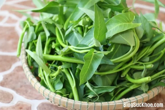 Những người không nên ăn rau muống
