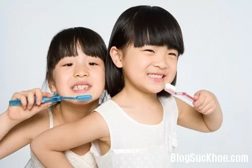 Sai lầm của bố mẹ vô tình làm hỏng răng con