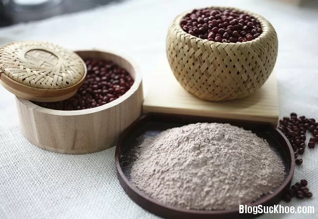 Mặt nạ trị mụn làm trắng da chào đón hè