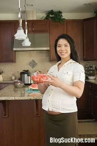 Bà bầu ăn dưa hấu được không?