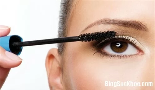 Mẹo giúp chải mascara không bị lem