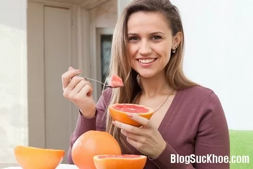 Giảm cân nhanh hơn đi hút mỡ nhờ ăn bưởi buổi sáng