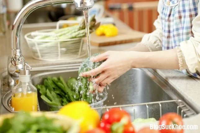 Làm sạch rau củ với giấm