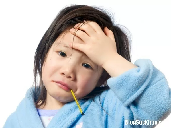 Làm gì khi trẻ bị sốc nhiệt, đột quỵ vì nắng nóng