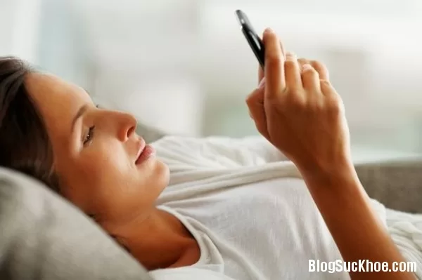 Thói quen dùng điện thoại khiến bạn nhanh chết sớm và lão hóa