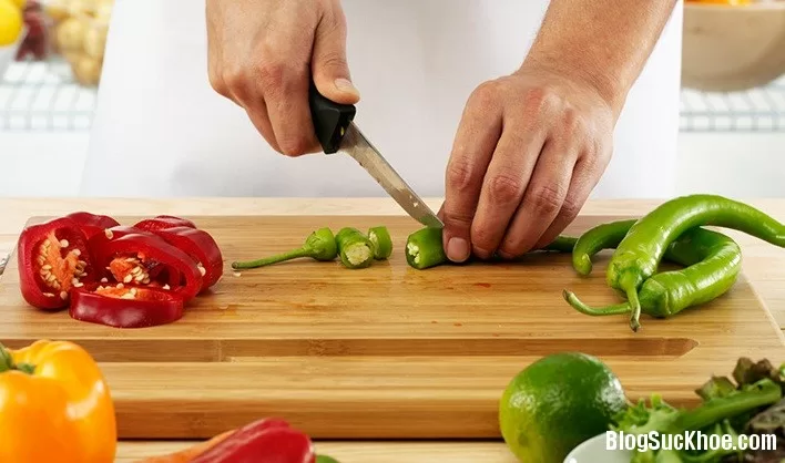 Thói quen dùng thớt gây hại cho sức khỏe nhiều người mắc phải