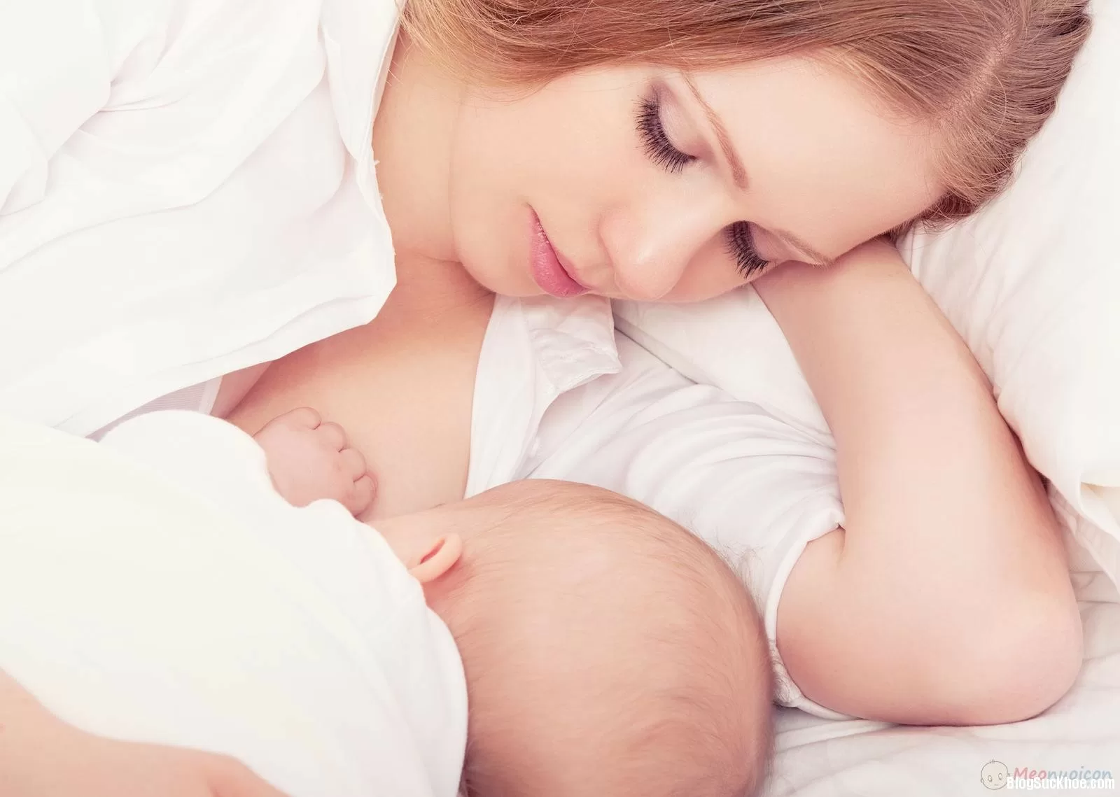 Cách cho bé bú đúng cách mẹ cần học hỏi