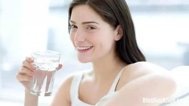 Kiểu uống nước gây hại não và suy thận