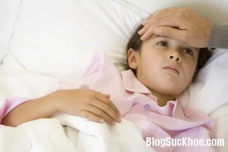 Cách chăm sóc trẻ bị sốt xuất huyết tại nhà