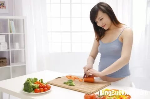 Món ăn mẹ bầu cần tránh xa để không hại thai nhi