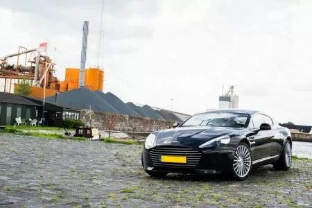 Thích thú với sự độc đáo của màu sơn mới Aston Martin Rapide S