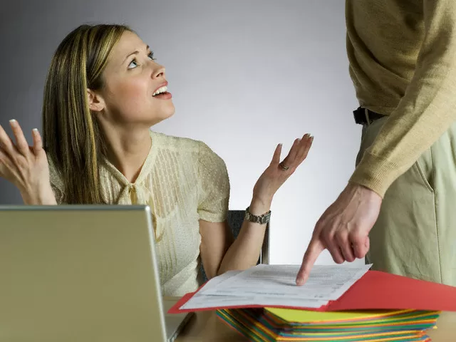 Dạo gần đây Sếp cứ hay “soi mói” mình!
