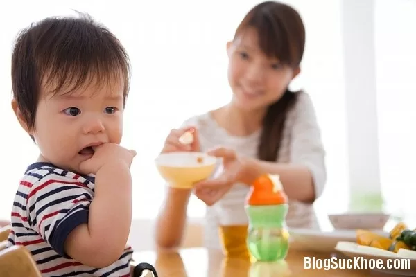 Thói quen sai lầm khiến bé nhà bạn ngày càng lùn và nhỏ